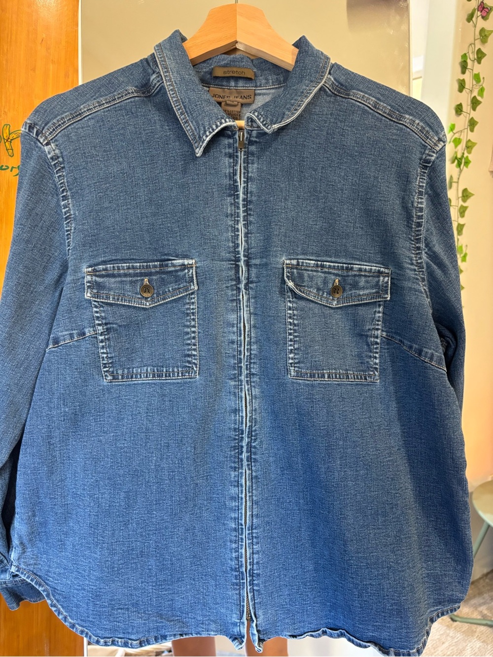 Jones women’s denim Zip-Front Denim shirt Jacket lightweight size 16